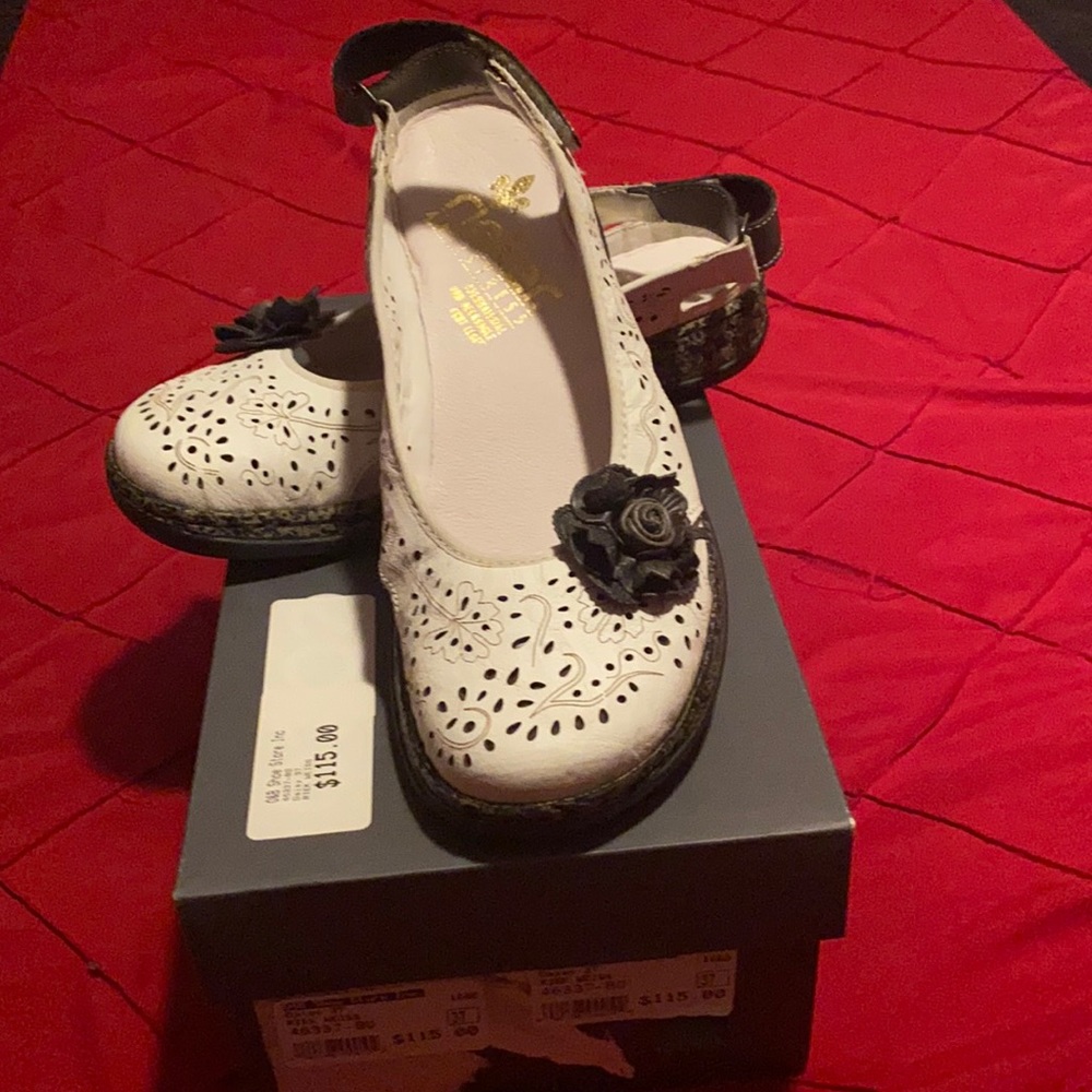 Women’s Size 37 shoes